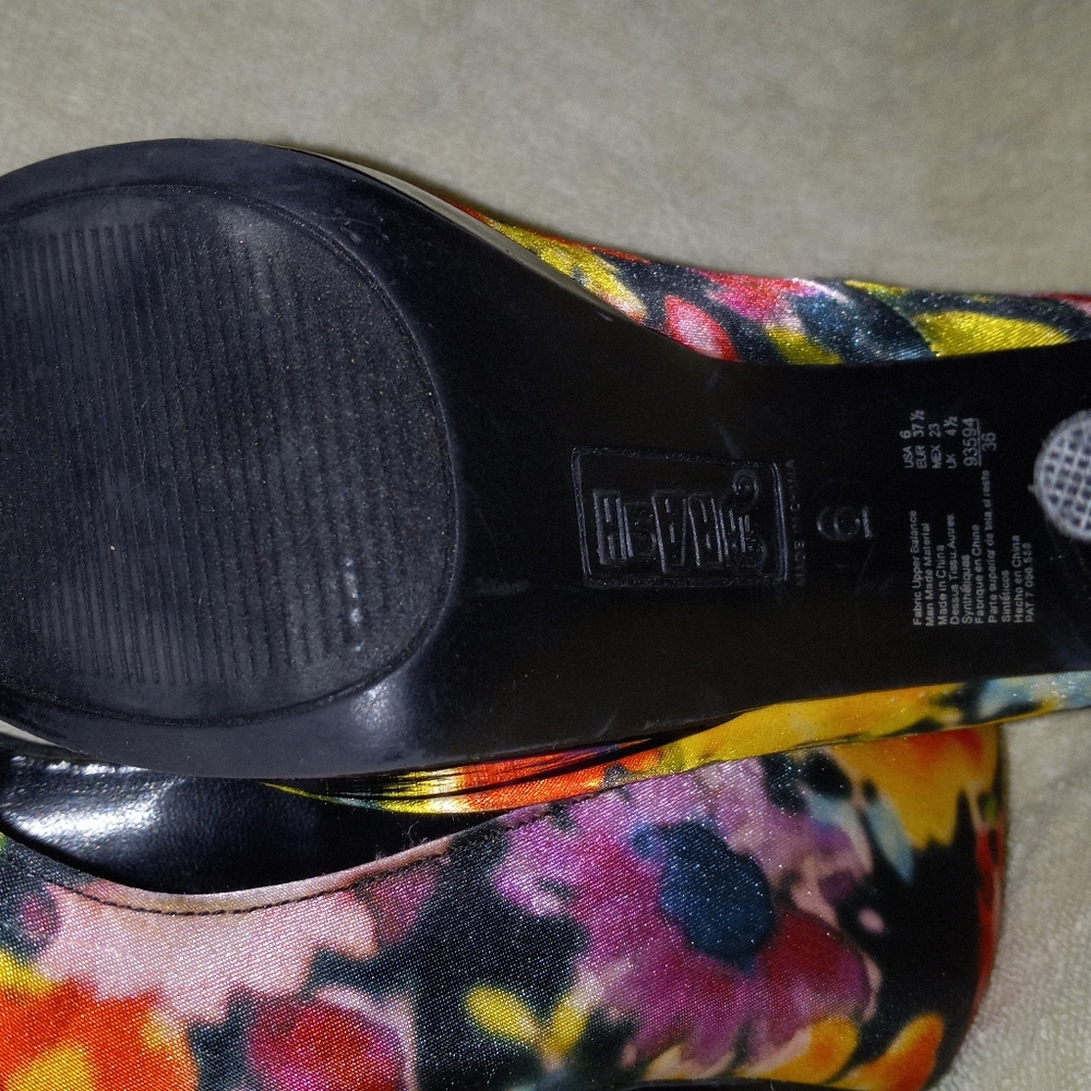 Drash high heels size 6 floral color